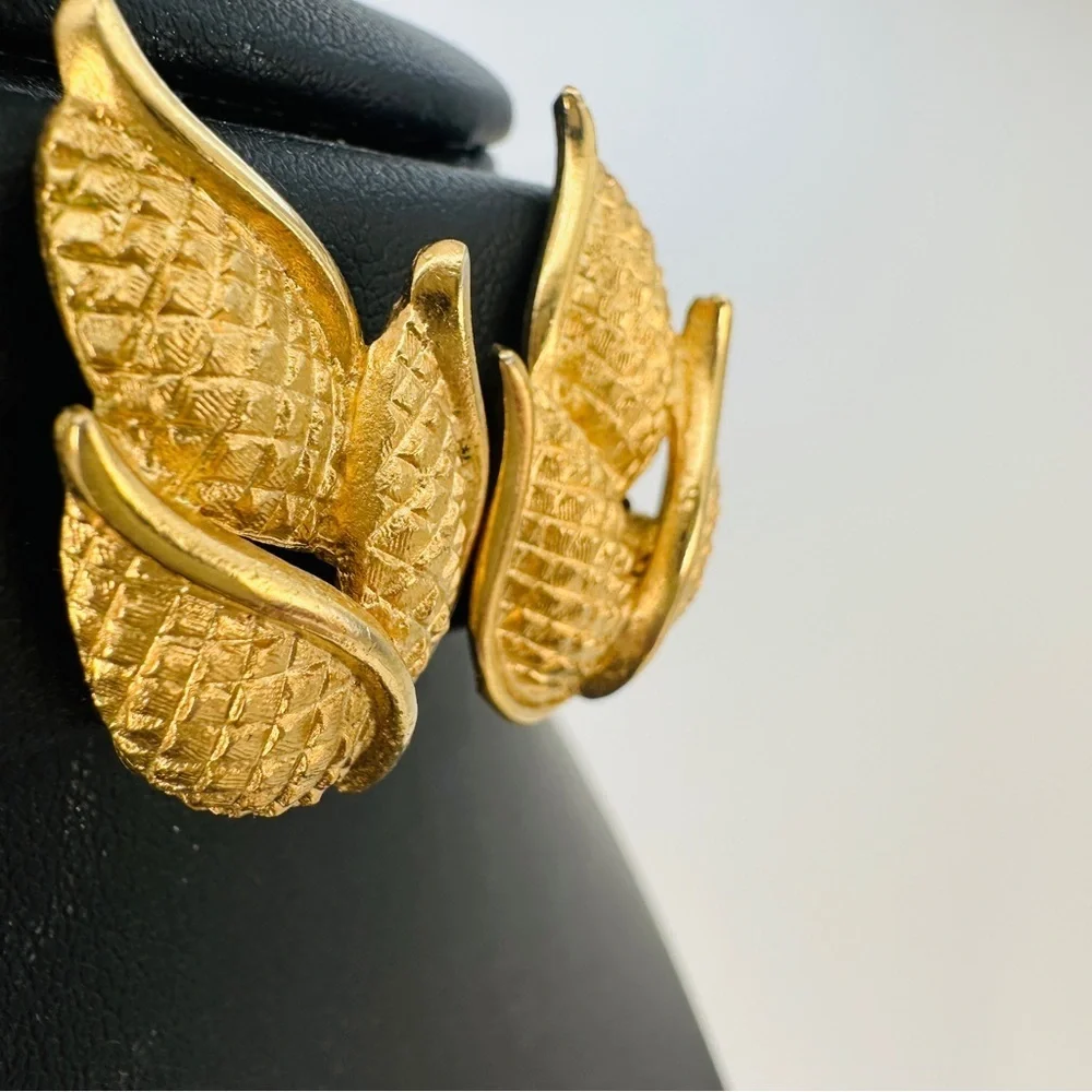 Vintage Coro Clip Leaf Earrings Signed Gold Tone Flame Mid Century 1960s Estate